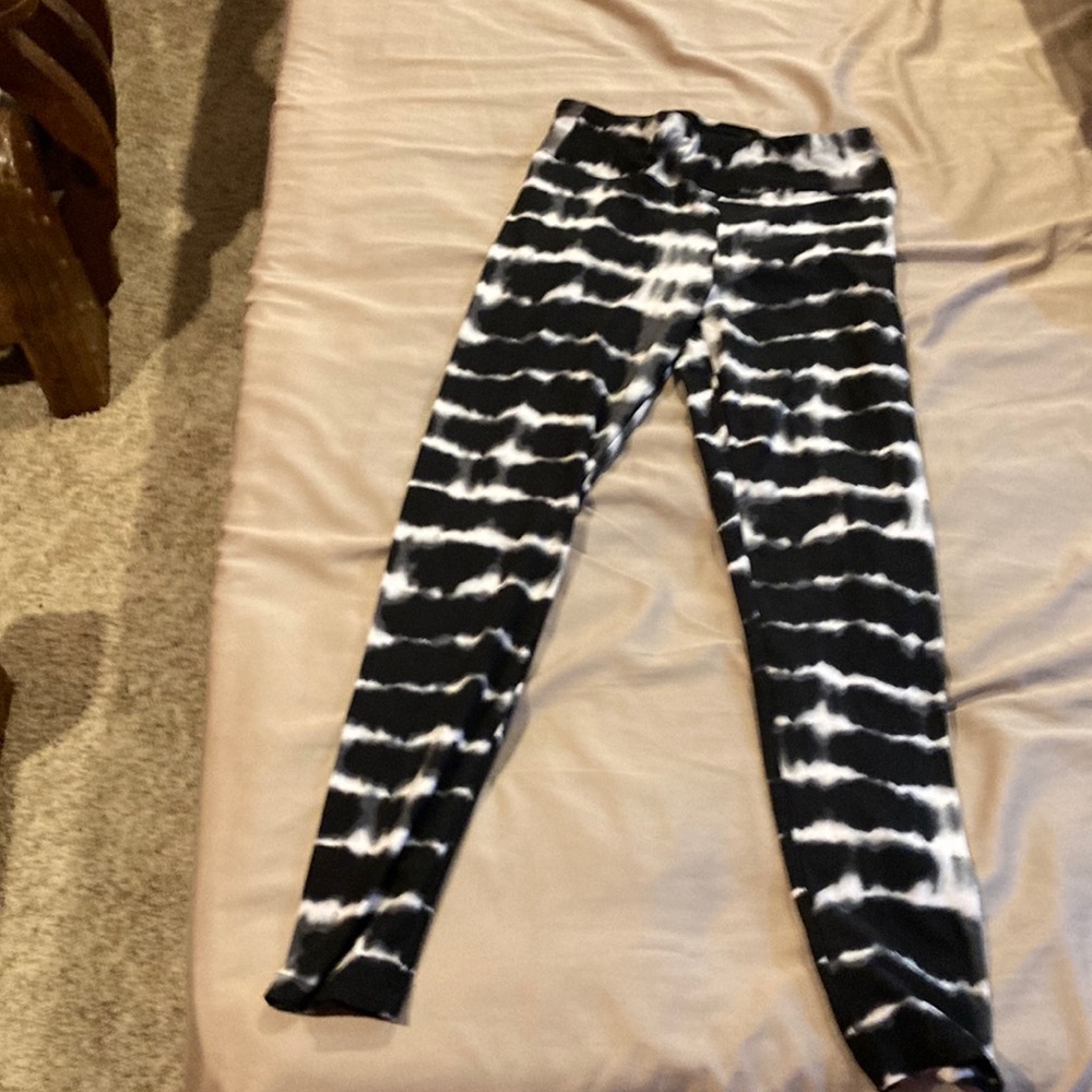 It’s size small leggings their zebra stripper black and white
